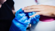 Dermatologista alerta sobre perigos do esmalte em gel