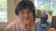 Mulher reencontra irmão 80 anos após serem separados ainda bebês