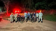 Bombeiros localizam 9 adolescentes perdidos em mata