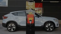 McDonald’s instala eletropostos no Brasil em parceria com a Volvo