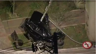 Carro "dobra" em poste após batida em suposto racha em São Paulo