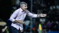 Técnico já perdeu três pênaltis em um jogo e é rival de Riquelme