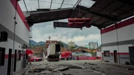 Ventania derruba telhado dos bombeiros no litoral de São Paulo