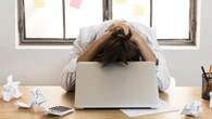 Casos disparam, mas governo adia NR de saúde mental no trabalho