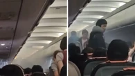 Avião faz pouso de emergência em Hong Kong após explosão de carregador