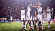 Gol do Timão no fim complica o Vitória na zona de rebaixamento