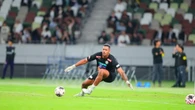 Brasileiro está entre os 5 goleiros mais altos da história