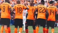 Holanda bate Tunísia, escapa do Brasil e avança à próxima fase