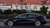 Tesla é
removida de evento no Canadá por 'questão de segurança'