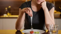 Violência doméstica aumenta risco de hábitos alimentares nocivos