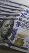 Dólar cai e fecha cotado a R$ 5,6422; Bolsa também recua, após bater os 140 mil pontos na véspera
