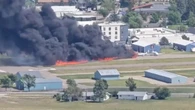 Avião cai e atinge aeronaves em aeroporto; assista