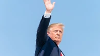 Trump supera Biden pela 1ª vez em pesquisa de intenção de voto