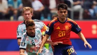 Courtois sai, Espanha aproveita falha do reserva e bate Bélgica