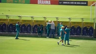 Líder do Penta, Felipão encontra Ancelotti e jogadores da seleção