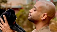 Cezar Black adota filhote da mesma raça de antigo cão, que morreu
