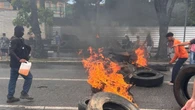 Protesto por moradia bloqueia avenida movimentada no Recife