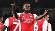 Indiciado por crimes sexuais, ex-Arsenal é liberado sob fiança