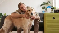 Viagens com pets exigem atenção a gastos no exterior