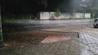 Chuva com granizo atinge o RS e deve passar dos 100 mm na capital
