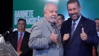 Após escândalo no INSS, Lupi cede à pressão e sai do cargo