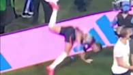 Jogador fratura o braço em comemoração e fica fora da Copa