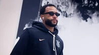 Relembre 5 ações sociais que Memphis Depay se envolveu