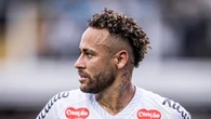 Neymar marca e provoca críticas por jogar pôquer em comemoração
