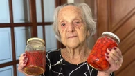 Aos 101 anos, vovó encanta web com receitas afetivas