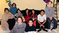 “Mãe-polvo” celebra 50 anos com os 8 filhos da mesma gravidez