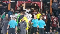 Premier League: jogador desmaia no gramado, e partida é paralisada