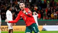 Entenda por que Cristiano Ronaldo pinta suas unhas de preto