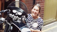 Arquiteta foi 1ª mulher inglesa a dar volta ao mundo de moto