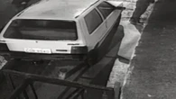 Vídeo flagra criminosos roubando carro pela porta do passageiro