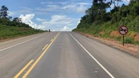 Carro com sinistro fecha totalmente a BR-163 em Guaraciaba (SC)