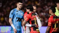 Santos sai perdendo do Sport, tem expulso, mas busca empate