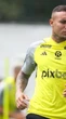 Cebolinha treina sem limitações em reapresentação do Flamengo
