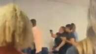 Aluna aponta arma para colega durante briga em faculdade