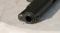 EUA: juiz derruba idade mínima para compra de pistolas para 18 anos