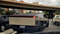Tesla
descarta Cybertruck com tração traseira