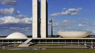 PEC do fim da escala 6x1 enfrenta semana decisiva na Câmara