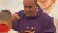 Padre recebe cálice com veneno após criticar máfia italiana