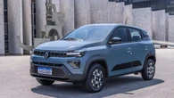 Bem renovado, Kwid E-Tech 2026 mantém preço abaixo dos R$ 100 mil