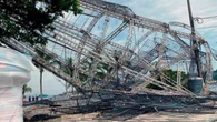 Niterói: árvore de Natal de 50 metros desaba dias antes da inauguração