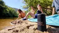 JBL Grip entra em oferta e vira parceira ideal para aventuras