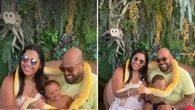 Criança morde cobra durante foto em passeio turístico