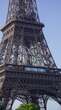 Está chegando a hora: Torre Eiffel tem anéis olímpicos instalados