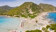 Praia proíbe guarda-sóis para pessoas entre 10 e 65 anos