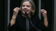 Gleisi Hoffmann critica valor das emendas parlamentares: 'um ultraje'