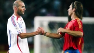 Espanha encontra França em Copas 20 anos após o show de Zidane